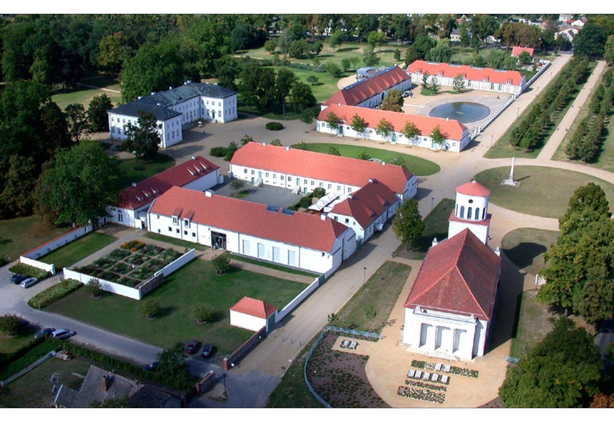 Hotel Schloss Neuhardenberg Exterior foto